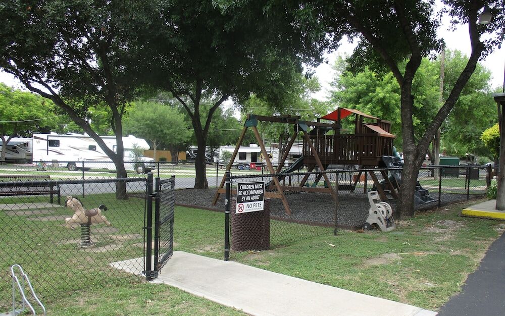 Travelers World Rv Resort San Antonio Bagian luar foto